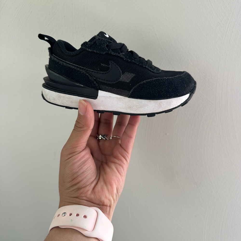 NIKE - Toddler Size 8C , Black Waffle Sneakers